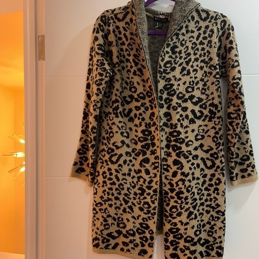 New no tag it’s a hoodie very comfortable Size Small never used